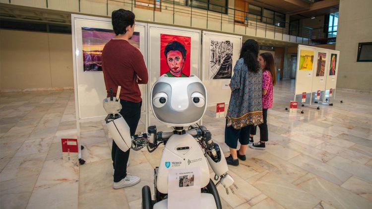 Andreas Wichert exhibition surprises visitors with interactive robot