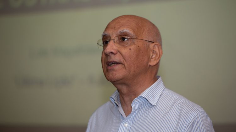 Professor Luís Magalhães gives his last lecture to a large audience