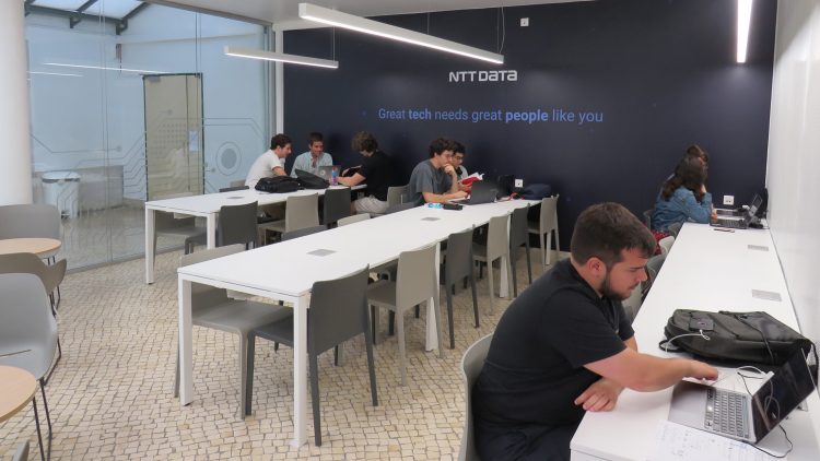 Técnico inaugura novo espaço de estudo com apoio da NTT Data
