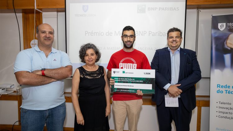 Prémio de Mérito BNP Paribas entregue a estudante de Mestrado em Matemática e Aplicações