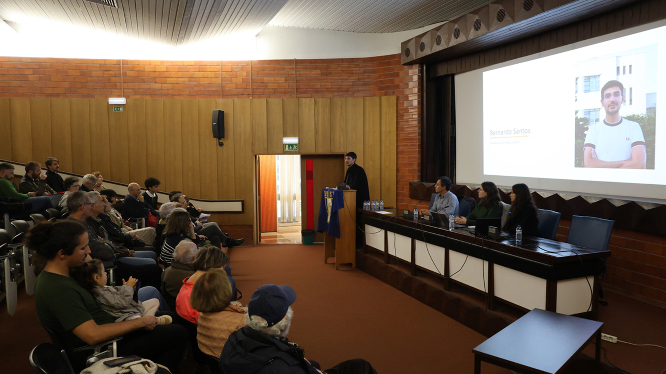 Associação Dos Estudantes Do Técnico Atribui Prémio Em Honra De Antigo ...