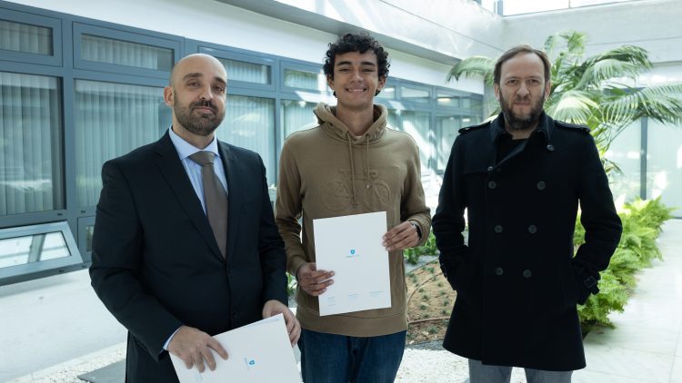 Técnico awards first accommodation scholarship for displaced students
