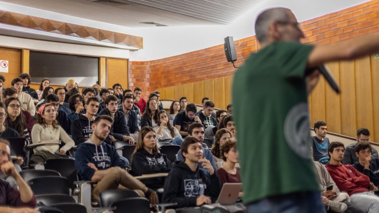 Jornadas de Engenharia Física: telescópios, inteligência artificial e um debate sobre educação