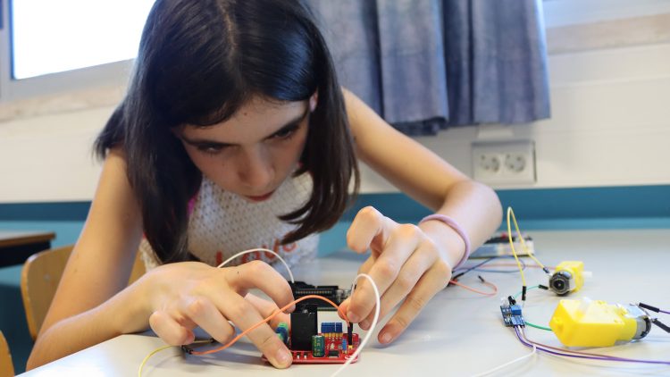 Rob9-16’s summer activities inspire young students to explore the world of science and technology