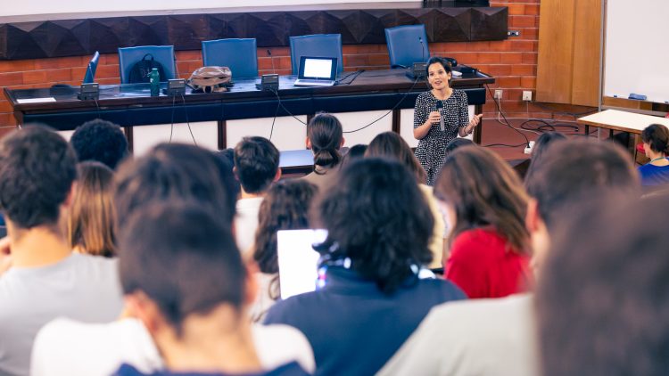 Políticas públicas em torno da energia e do clima discutidas em aula do Técnico