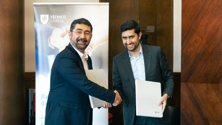 Kearney awards Técnico student and renews protocol with the School