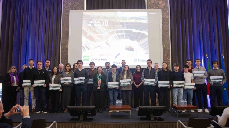 Bolsas financiadas por empresas do setor entregues a estudantes de Engenharia de Minas e Recursos Energéticos