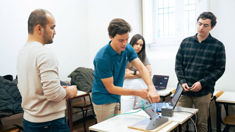 Do conceito ao protótipo: Unidade curricular coloca estudantes do Técnico a desenvolver soluções para desafios reais