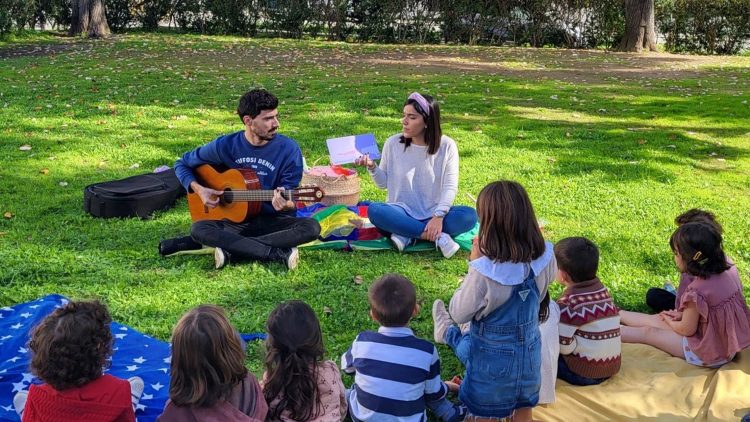Programa “Atividades para a Família” da APIST – Oficina “Playgroup Histórias C(a)ntadas e Música em Família”