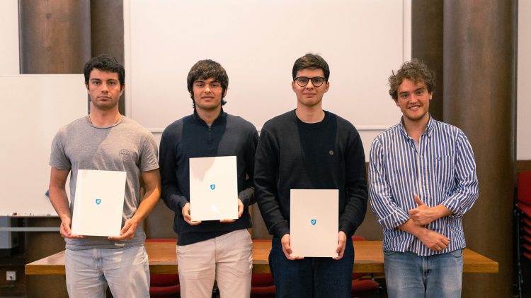 Alumnus do Técnico cria bolsas de estudo e apoia quatro estudantes da Escola