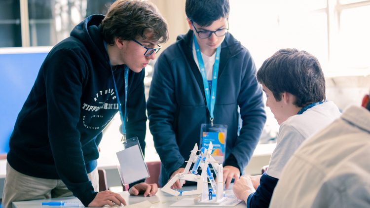 Secondary school students discovered Técnico through science activities during the Easter holidays