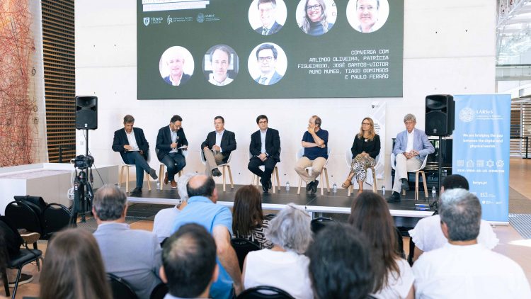 Papel da Inteligência Artificial no quotidiano esteve em destaque no fórum inaugural do ciclo de conversas acolhido pelo Técnico