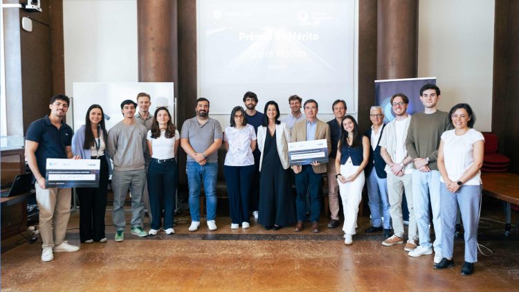 Projeto de estudantes do Técnico que ajuda pessoas com mobilidade reduzida premiado pela Critical TechWorks