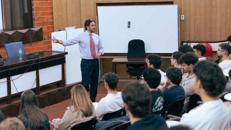 Técnico students explored the legislative process during a session focused on decision-making and public policy