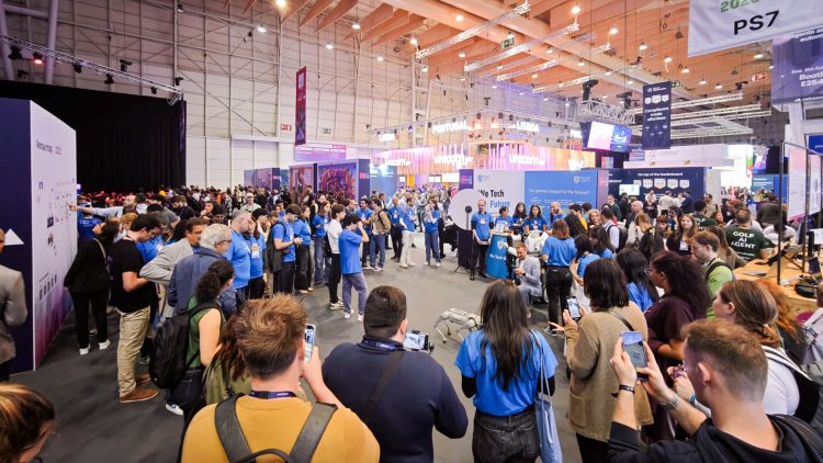 “O Técnico não saiu de mim” – Núcleos de estudantes e rede alumni reforçam o espírito de comunidade na Web Summit 2025