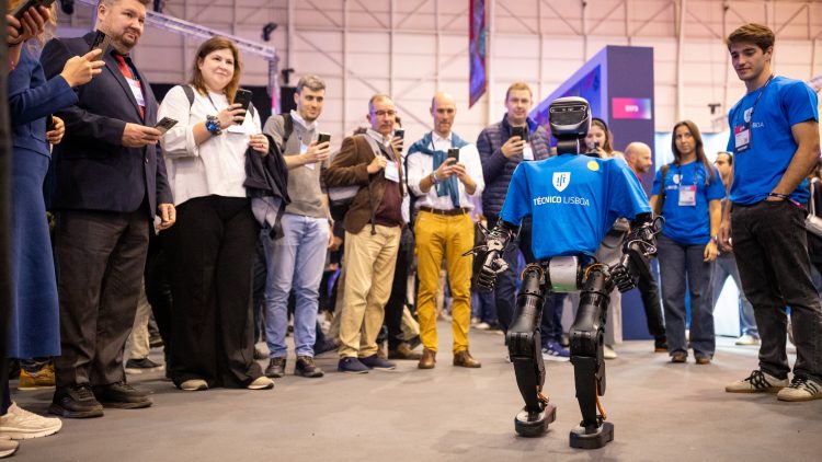 Tecnologia, investigação e comunidade estudantil do Técnico estão na Web Summit 2025